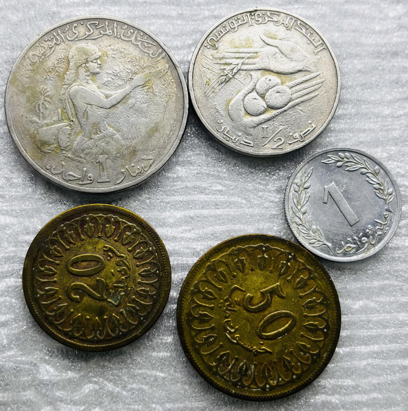 文馨钱币收藏第 284 场，【 长期接收代拍品】老藏家拍品南朝鲜李承晚时期货币，泰国大型纪念币，土耳其各时期及各国套币场 好品突尼斯 5 枚套