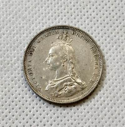 甄臻铺-世界币章拍卖（第43期）送拍享返佣金等优惠多多 - UNC英国1887维多利亚高冠先令银币。未流通细节好品相，盾徽面有一处模具起皮或许可以评mint error