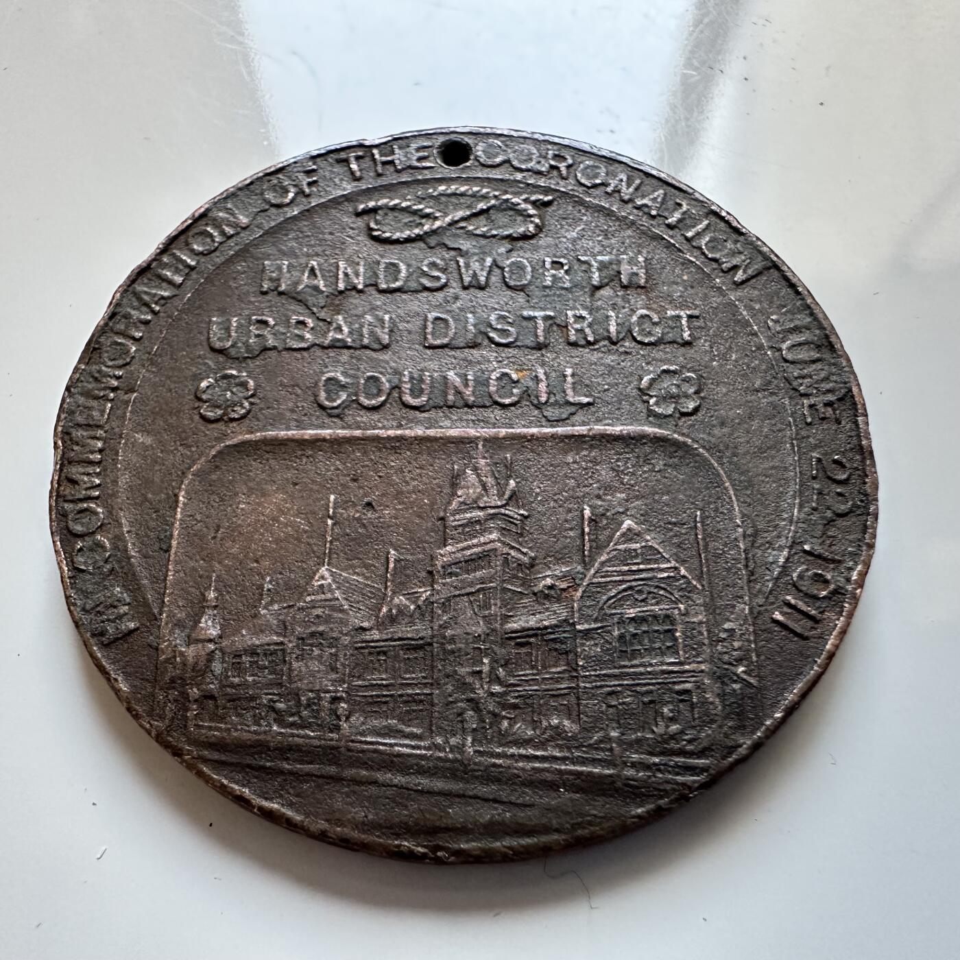 🌹外币初藏🌹🐯2025年第140场  每周二四六晚8️⃣点 接代拍 英国1911年乔治五世加冕纪念章 35毫米14.8克 伯明翰汉兹沃思市区议会