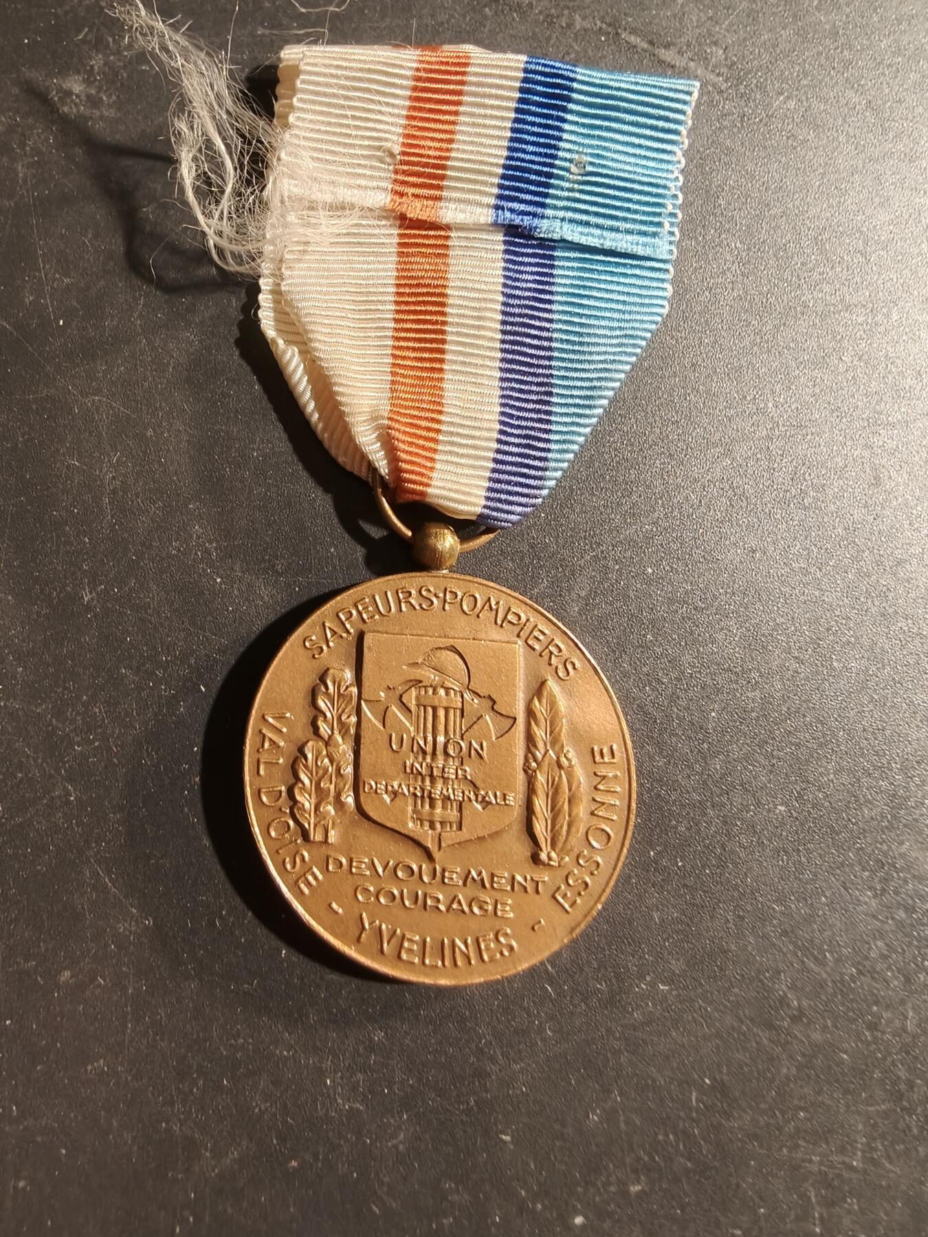 老王徽章第169期 法国伊夫林省、瓦勒德瓦兹省、埃松省消防员联盟纪念章
