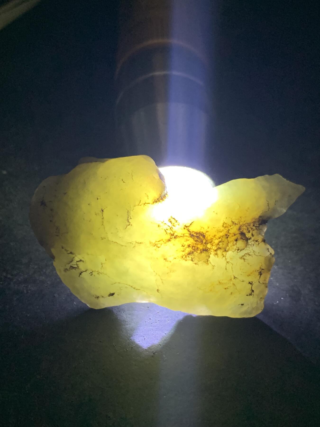 新疆戈壁风化纹和田玉青玉原石一颗