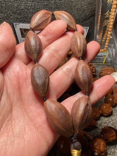 以核会友，中国非物质文化遗产苏工核雕手作 - 福利苏工核雕，纯天然，四花紫皮核，个性十足，等待有缘人，与众不同，尺寸1。6x3.2喜欢的来