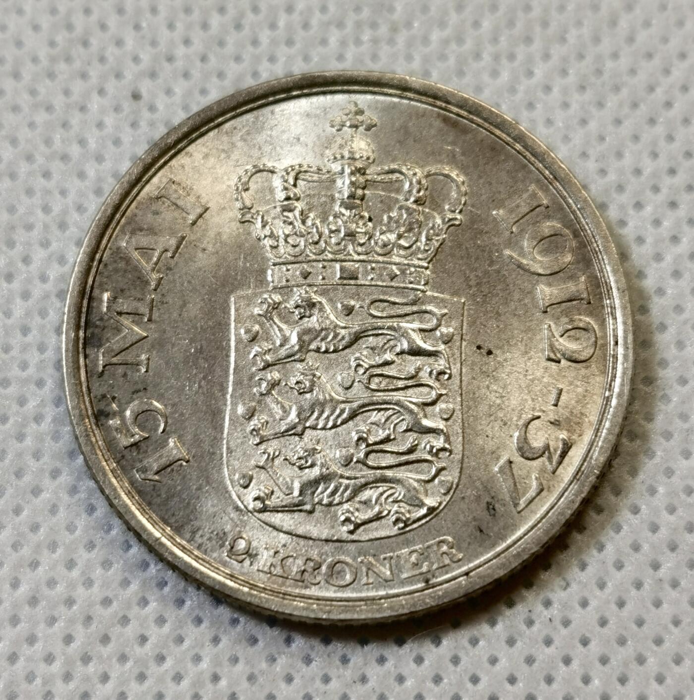 甄臻铺-世界币章拍卖（第43期）送拍享返佣金等优惠多多 UNC 丹麦1937年2克朗纪念银币 15克 800银 克里斯蒂安十世登基25周年，细节见图