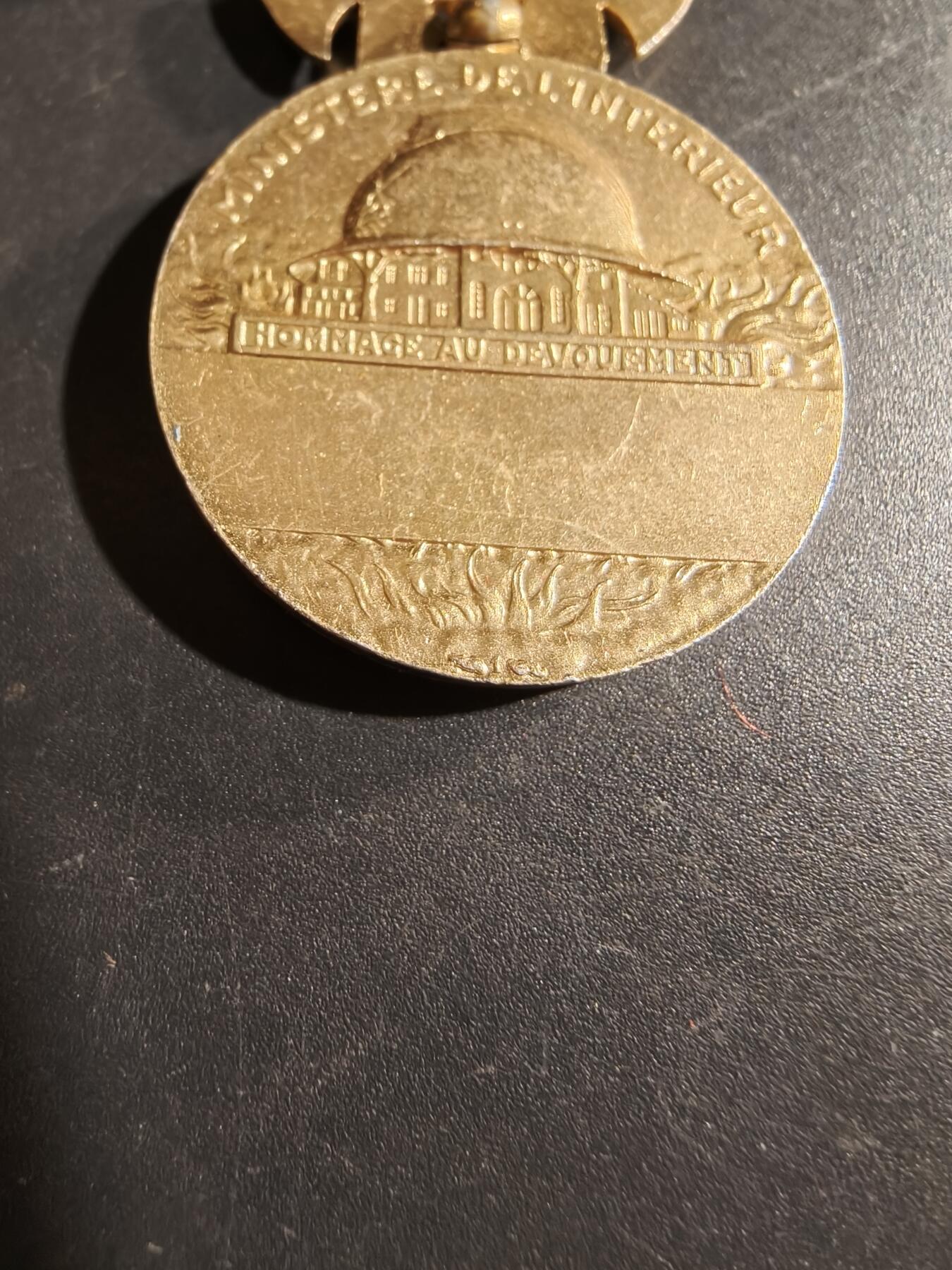 老王徽章第169期 法国金级消防员服役奖章     950银镀金     19.5g