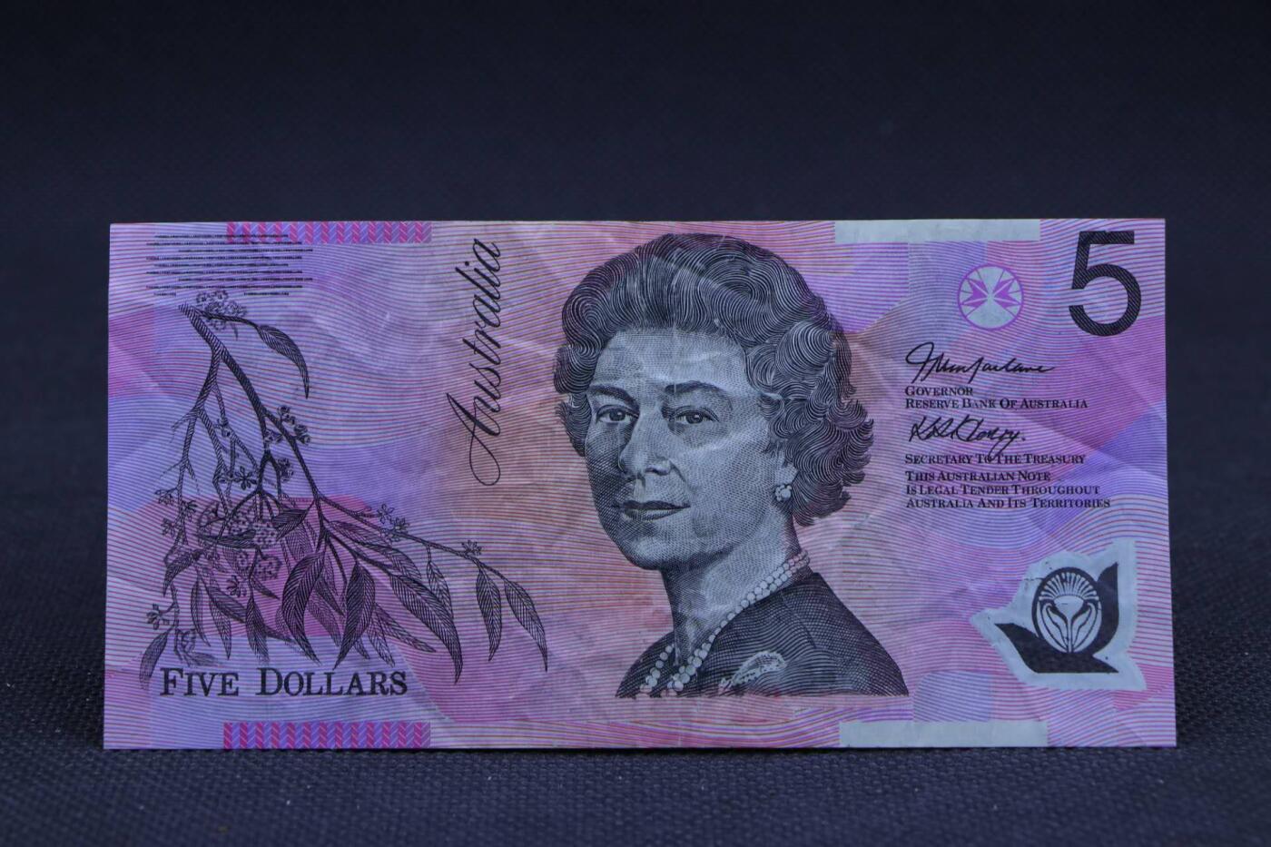 【淘币小摊】限时拍第八百二十八拍  纸币场  满百包邮可预留两周  周一统一发货   澳大利亚5元塑料钞【有折】