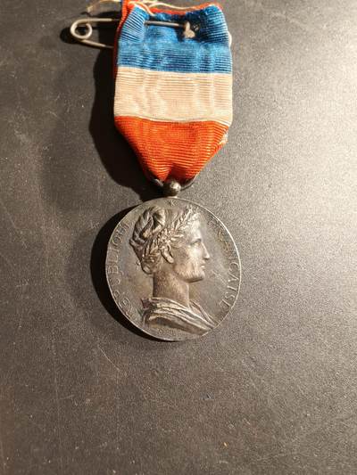 老王徽章第169期 - 法国银级劳工奖章     少见农业部版本（右看玛丽安娜，一般为面部朝左）   950银     12.9g 