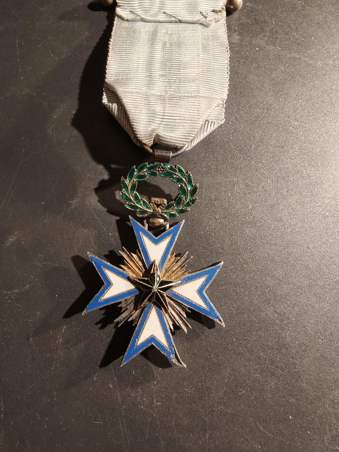 老王徽章第169期 法属达荷美军官级黑星勋章    银质珐琅    原盒