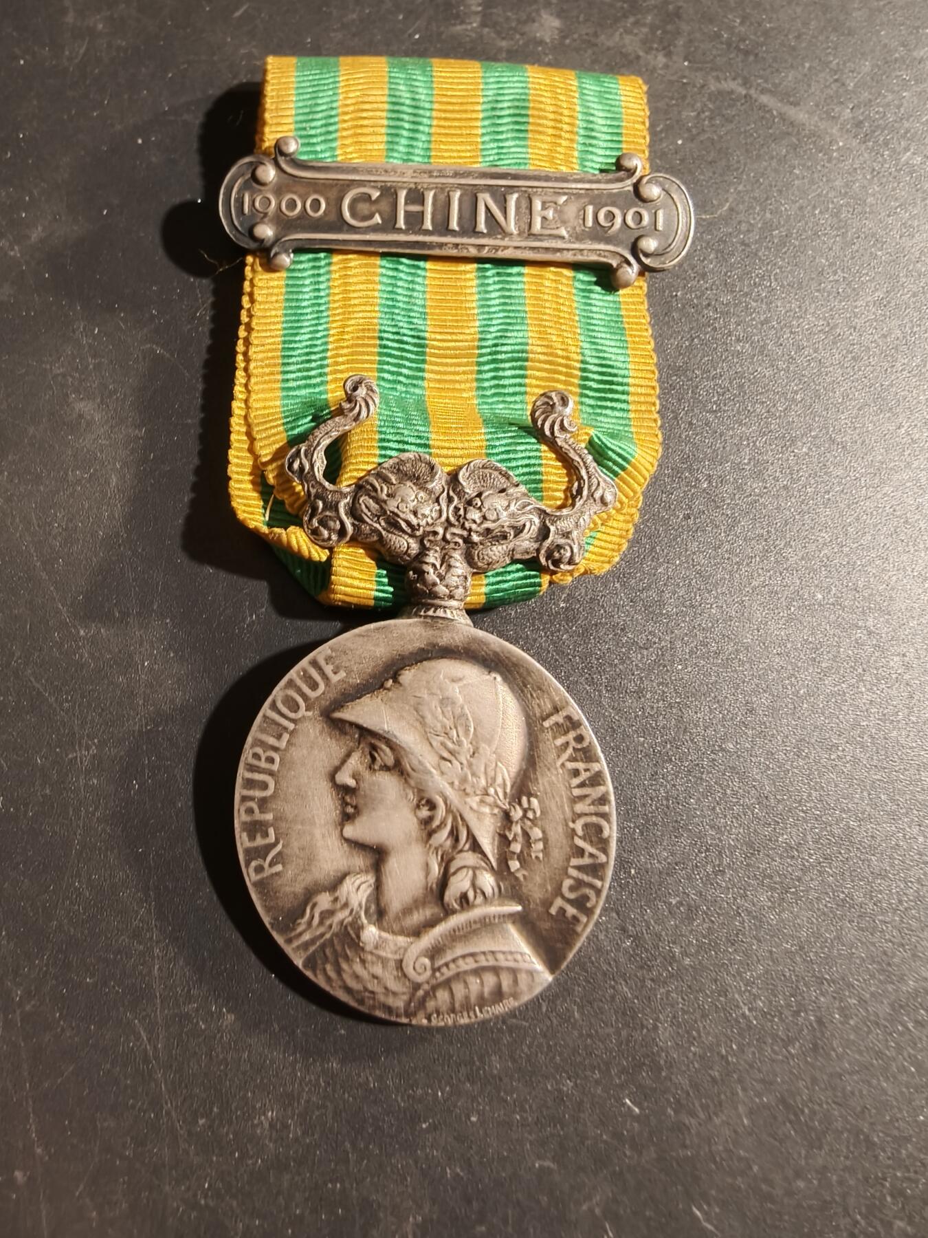 老王徽章第169期 法国1900庚子奖章    原铸950银    带勋条    原盒