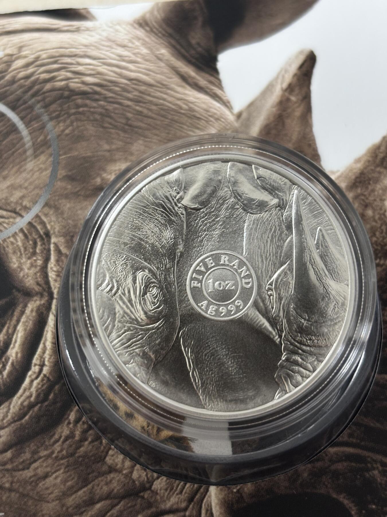 第185期拍卖 卡装南非2022年非洲五霸犀牛1盎司纪念普制银币，999银，发行15000枚