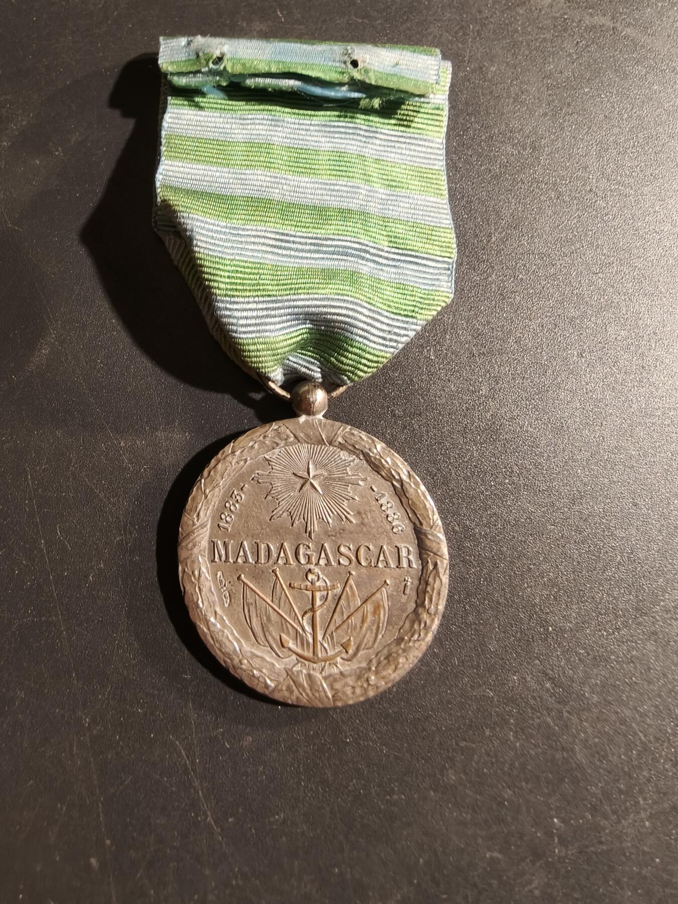 老王徽章第169期 法国1883-1886第一次远征马达加斯加战役奖章    950银