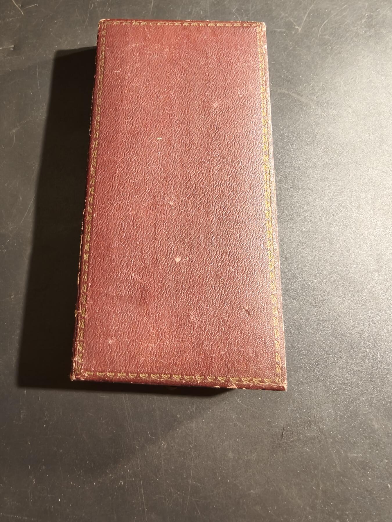 老王徽章第169期 法国银级劳工奖章    少见海事版本    原盒    三共时期950银     1921年实发