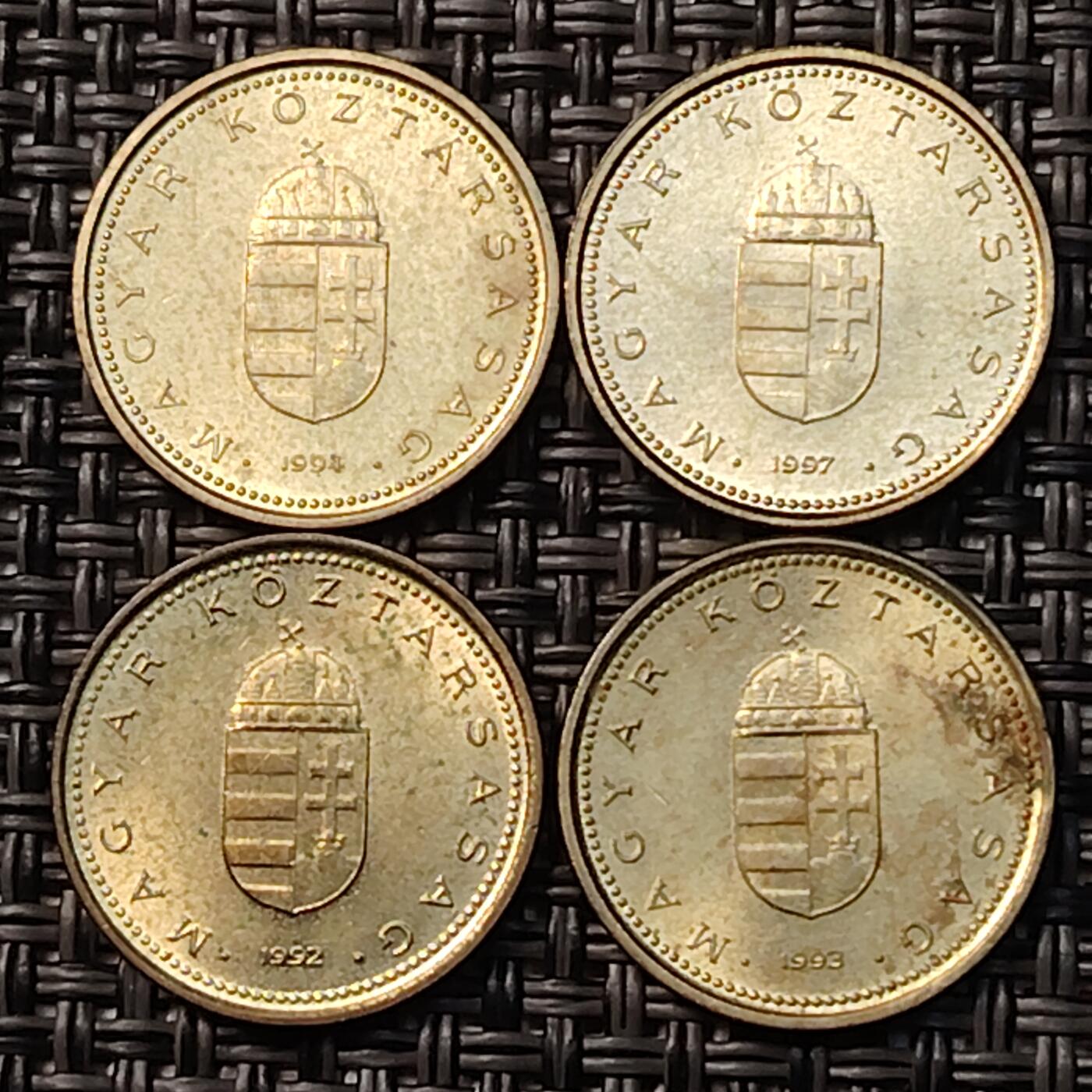 布加迪🐬～世界钱币(上海)🌾第 265 期 /  各国套币和散币 匈牙利🇭🇺 1992/1993/1994/1997年 1福林 4枚～C11 年份收藏者关注