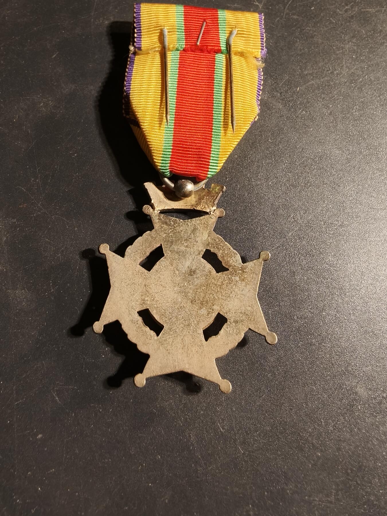 老王徽章第169期 法国1900军官级退伍军人协会勋章     原盒