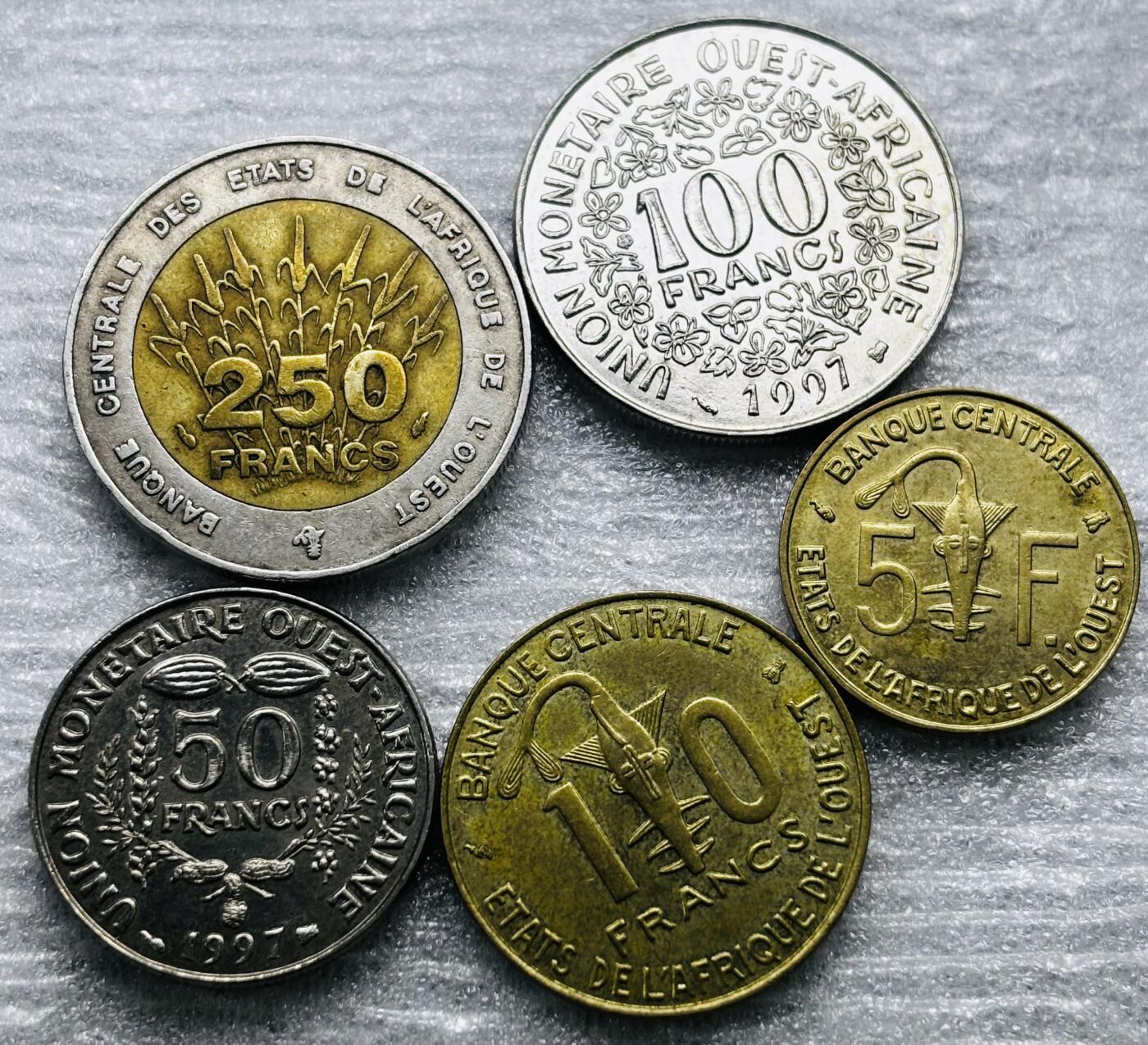 文馨钱币收藏第 284 场，【 长期接收代拍品】老藏家拍品南朝鲜李承晚时期货币，泰国大型纪念币，土耳其各时期及各国套币场 原光品相 西非经济共同体 5-250 法郎 5 枚套