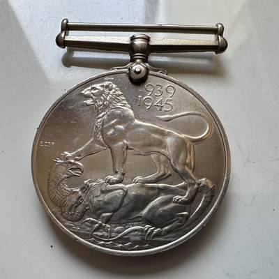 🌹外币初藏🌹🐯2025年第140场  每周二四六晚8️⃣点 接代拍 - 英国1945年二战胜利纪念章 镍银 36.1毫米31.8克