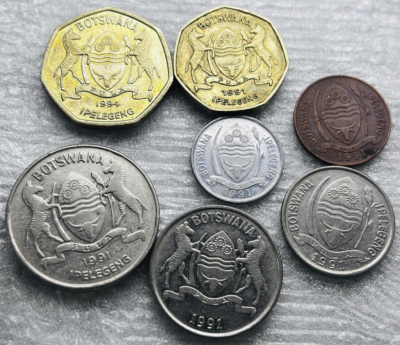 文馨钱币收藏第 284 场，【 长期接收代拍品】老藏家拍品南朝鲜李承晚时期货币，泰国大型纪念币，土耳其各时期及各国套币场 好品博茨瓦纳动物套币 7 枚