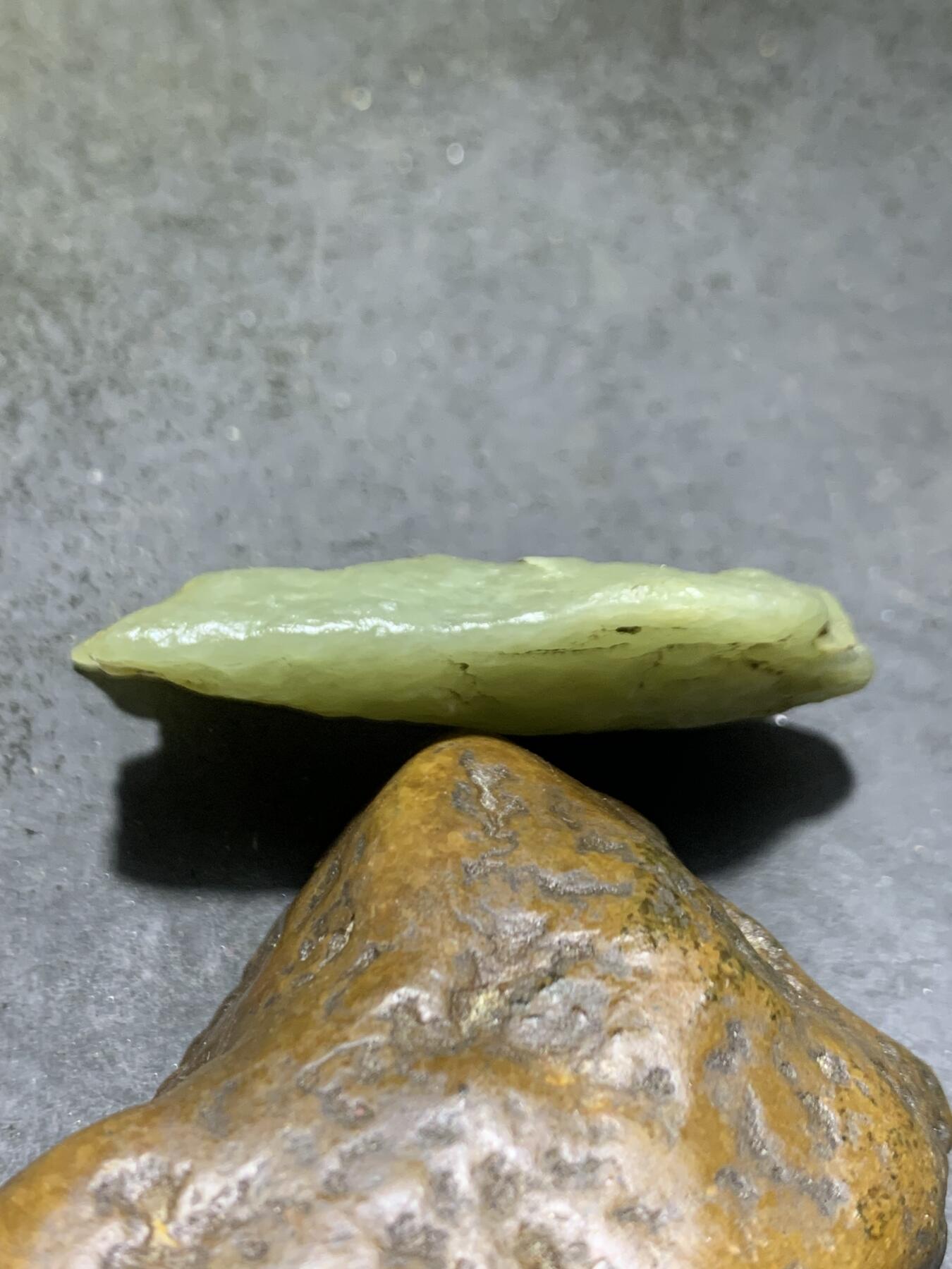 新疆戈壁风化纹和田玉青玉原石一颗