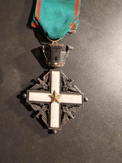 老王徽章第169期 - 意大利骑士级共和国功勋勋章     银质珐琅 