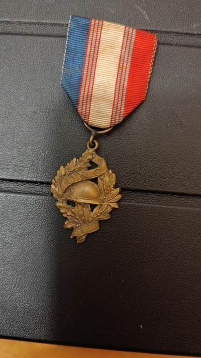 全场0元起拍，周六（12.13）下午5点开始，第70期 - 法国一战老兵奖章。
