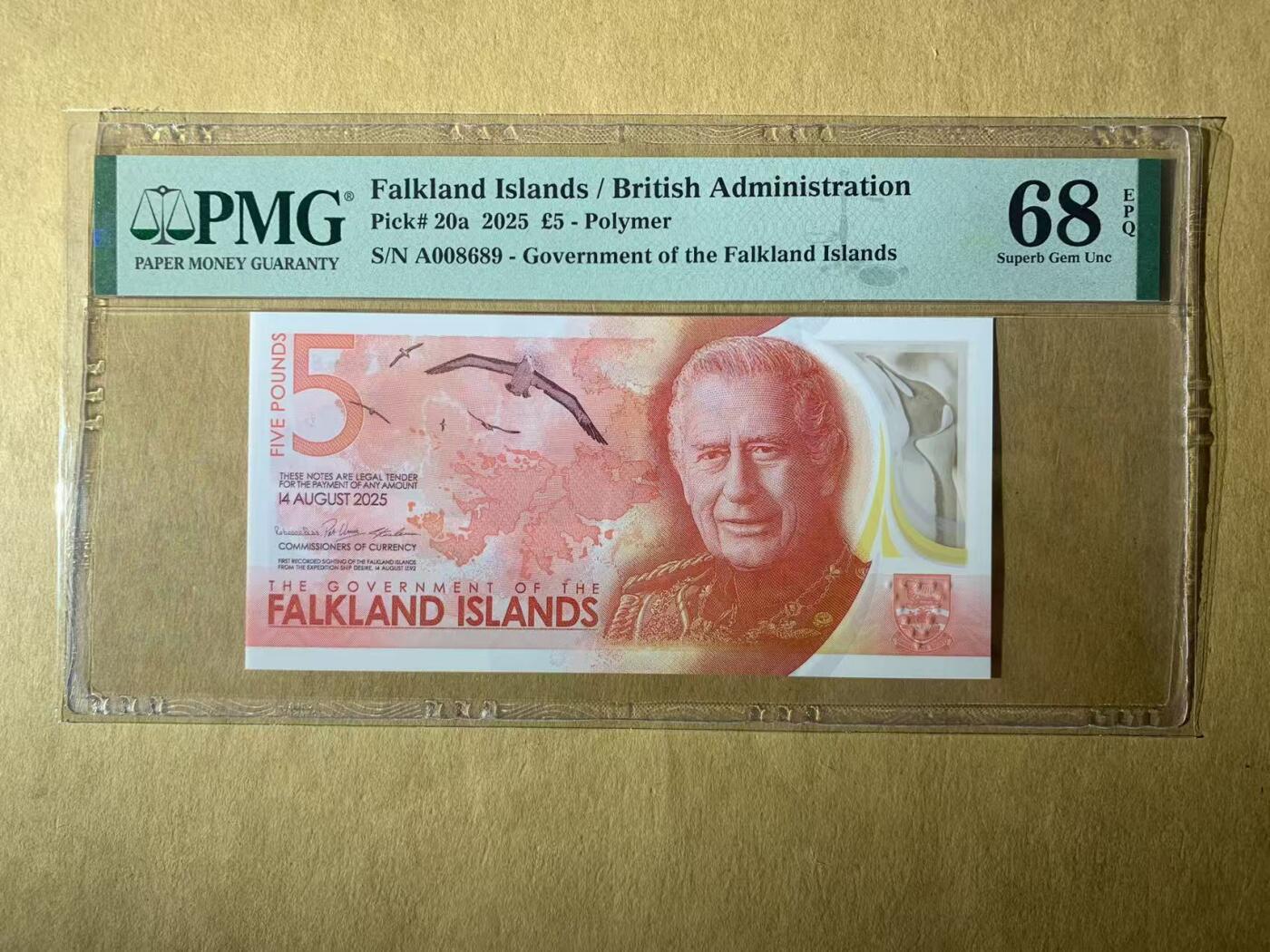 【礼羽收藏】🌏世界钱币拍卖第116期 【A008689】全新UNC  2025年福克兰群岛查尔斯5镑 塑料钞 AA首发冠 无3457尾8689 千位号  倒置号 圆圆倒置号 PMG68 高分靓号