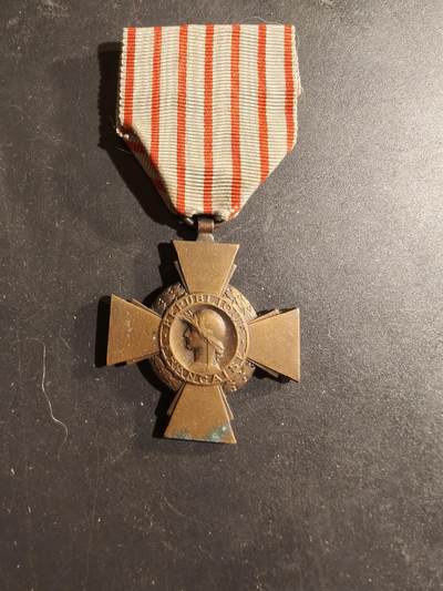 老王徽章第169期 - 法国战斗十字奖章