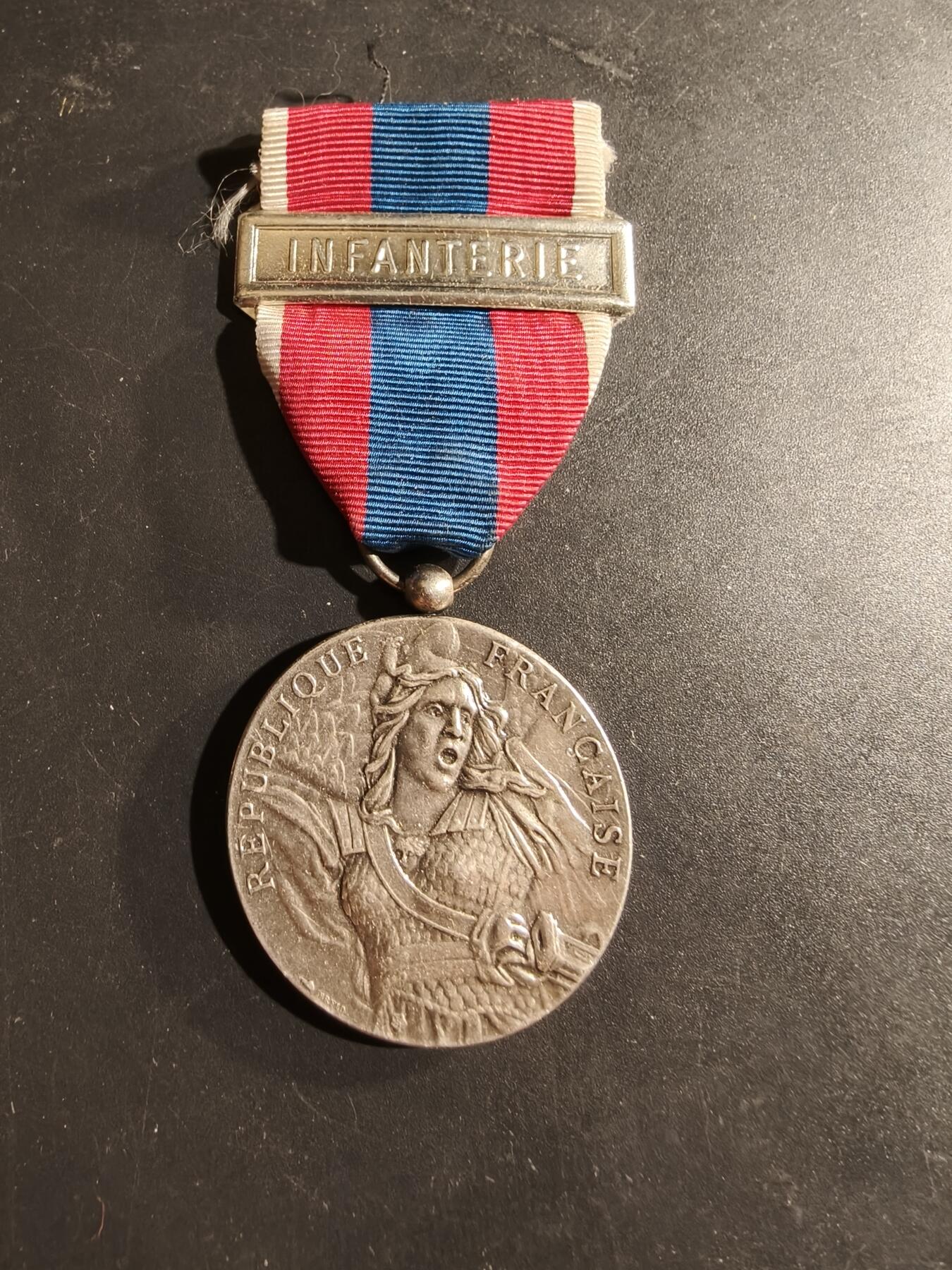 老王徽章第169期 法国银级国防服役奖章     步兵勋条