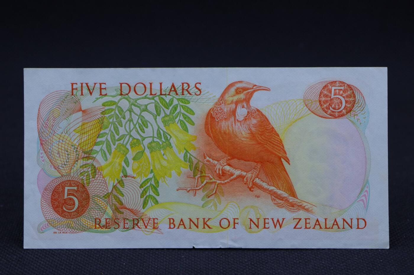 【淘币小摊】限时拍第八百二十八拍  纸币场  满百包邮可预留两周  周一统一发货    新西兰5元纸币【有折】