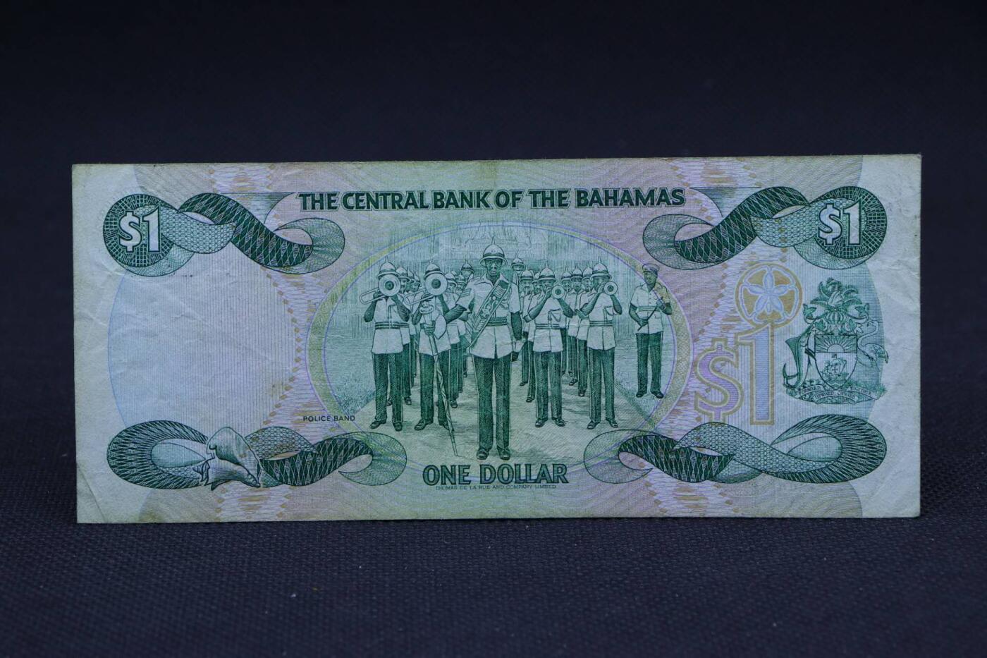 【淘币小摊】限时拍第八百二十八拍  纸币场  满百包邮可预留两周  周一统一发货    巴哈马1974年1元纸币【有折】