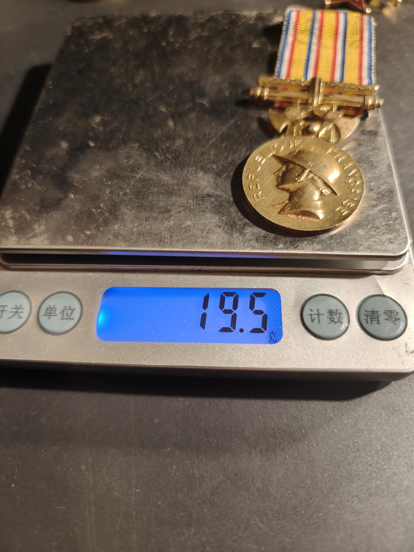 老王徽章第169期 法国金级消防员服役奖章     950银镀金     19.5g