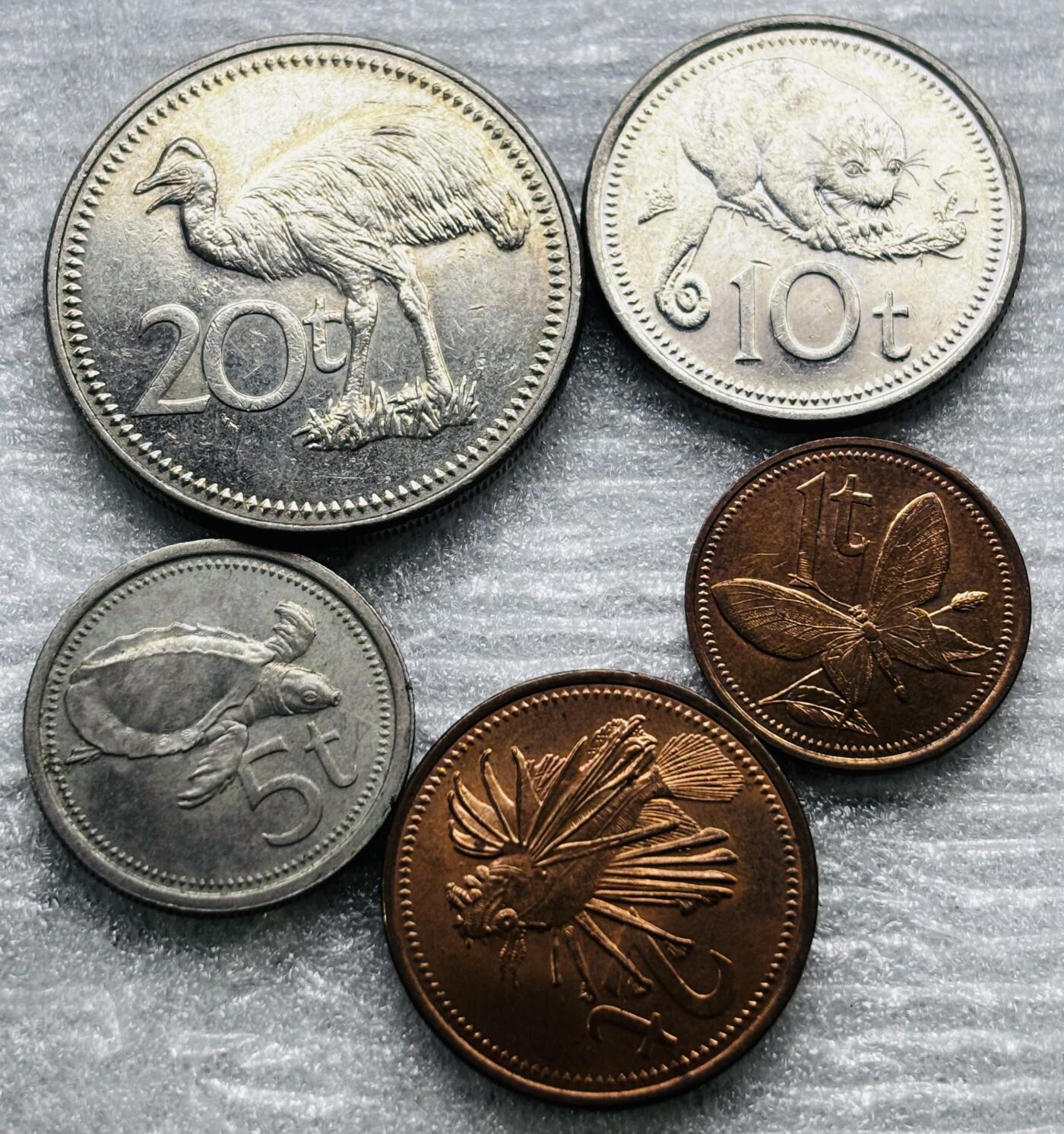 文馨钱币收藏第 284 场，【 长期接收代拍品】老藏家拍品南朝鲜李承晚时期货币，泰国大型纪念币，土耳其各时期及各国套币场 原光品相 巴布亚新几内亚动物套币 5 枚