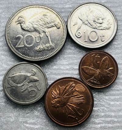 文馨钱币收藏第 284 场，【 长期接收代拍品】老藏家拍品南朝鲜李承晚时期货币，泰国大型纪念币，土耳其各时期及各国套币场 - 原光品相 巴布亚新几内亚动物套币 5 枚