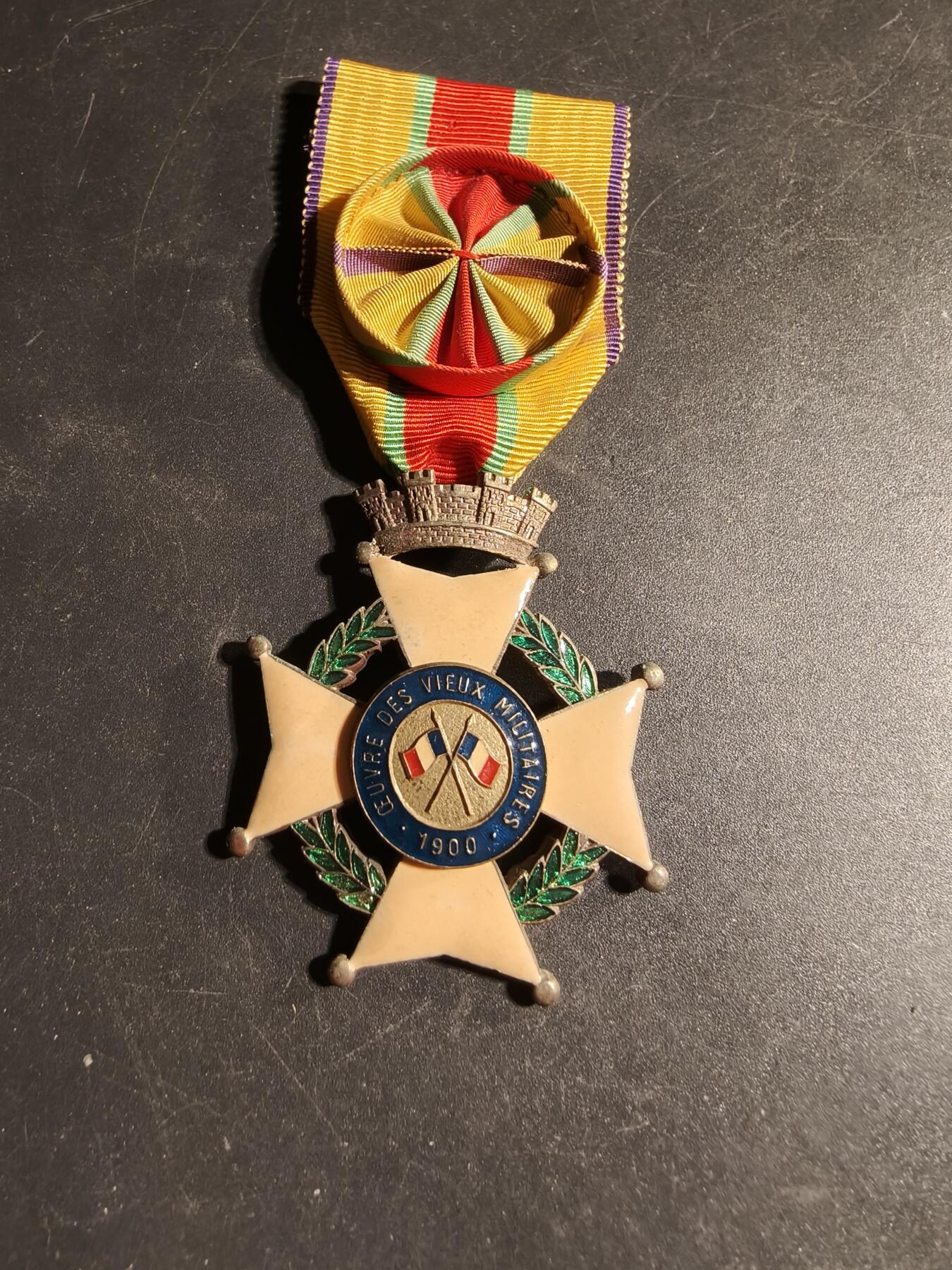 老王徽章第169期 法国1900军官级退伍军人协会勋章     原盒
