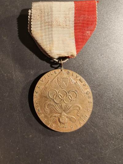 老王徽章第169期 - 法国1968年格勒诺布尔冬季奥运会奖章     银质镀金    12g