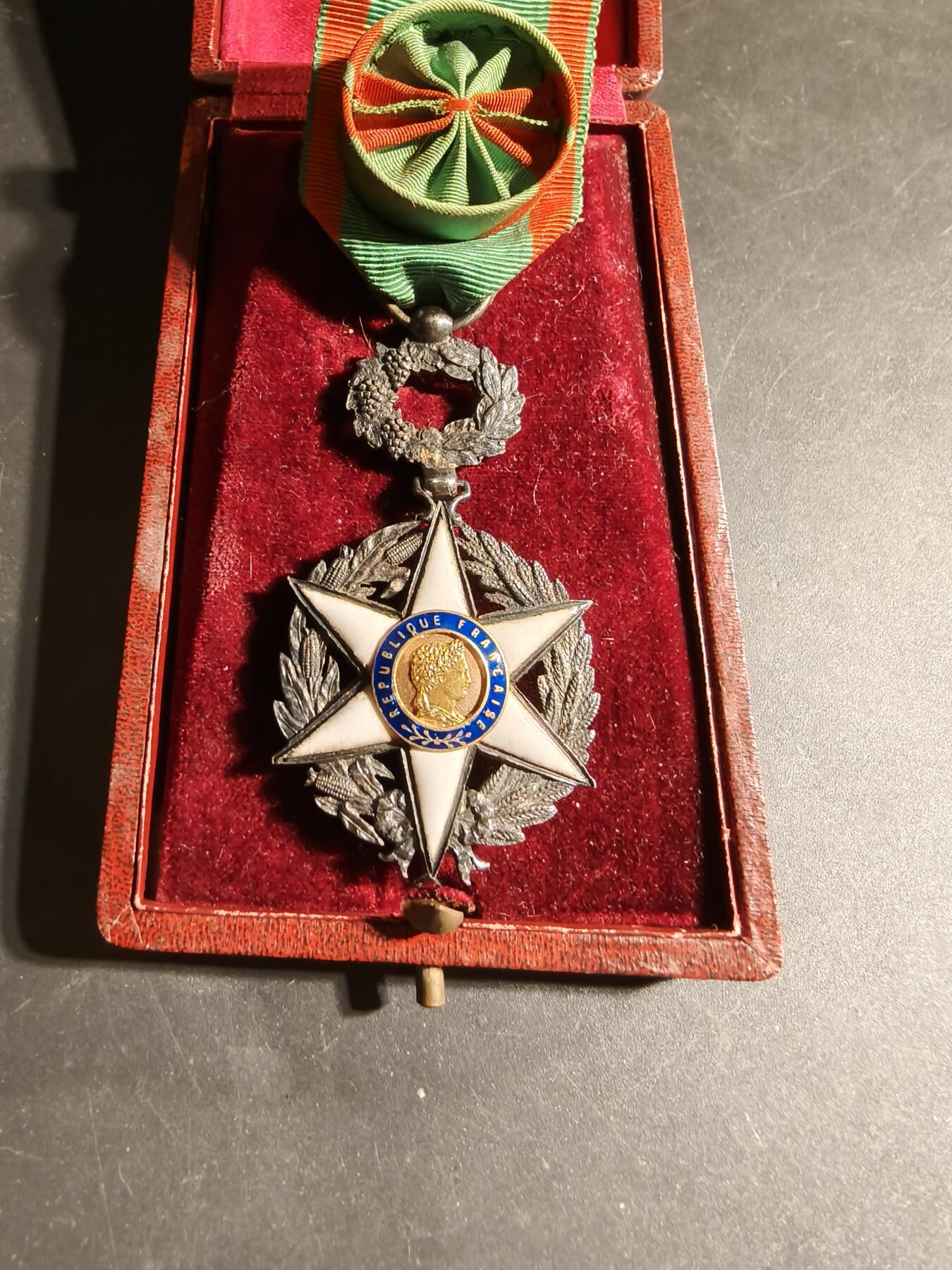 老王徽章第169期 法国军官级农业功绩勋章    原盒    银质珐琅