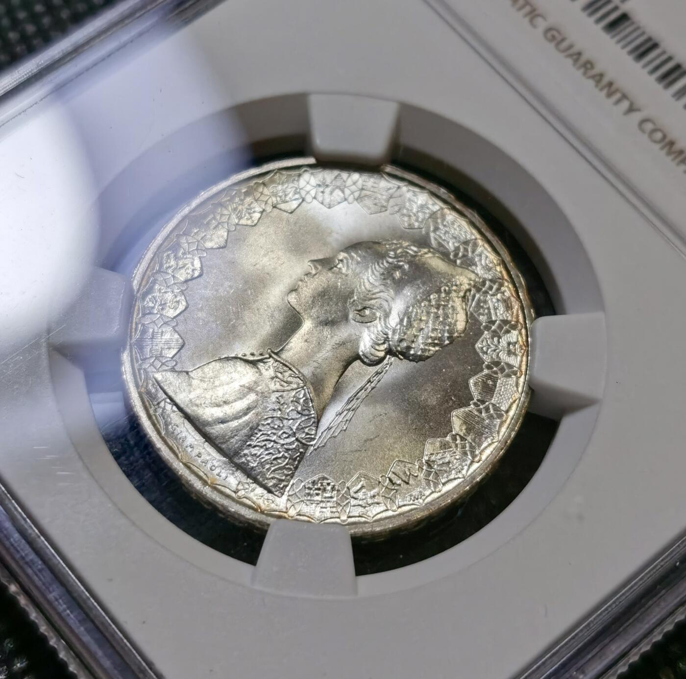 甄臻铺-世界币章拍卖（第43期）送拍享返佣金等优惠多多 NGC-MS63 1967年意大利帆船少女，两枚一组卷拆，严重低评