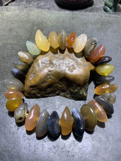 精美阿拉善瓜子型原石手串一条， - 精美阿拉善瓜子型原石手串一条，