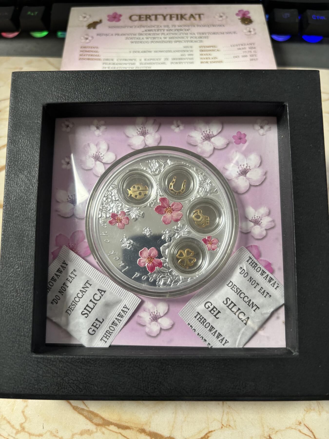 第185期拍卖 纽埃2017镶嵌四叶草马蹄跌大象瓢虫幸运符彩银币，999银，发行500枚，77.75克