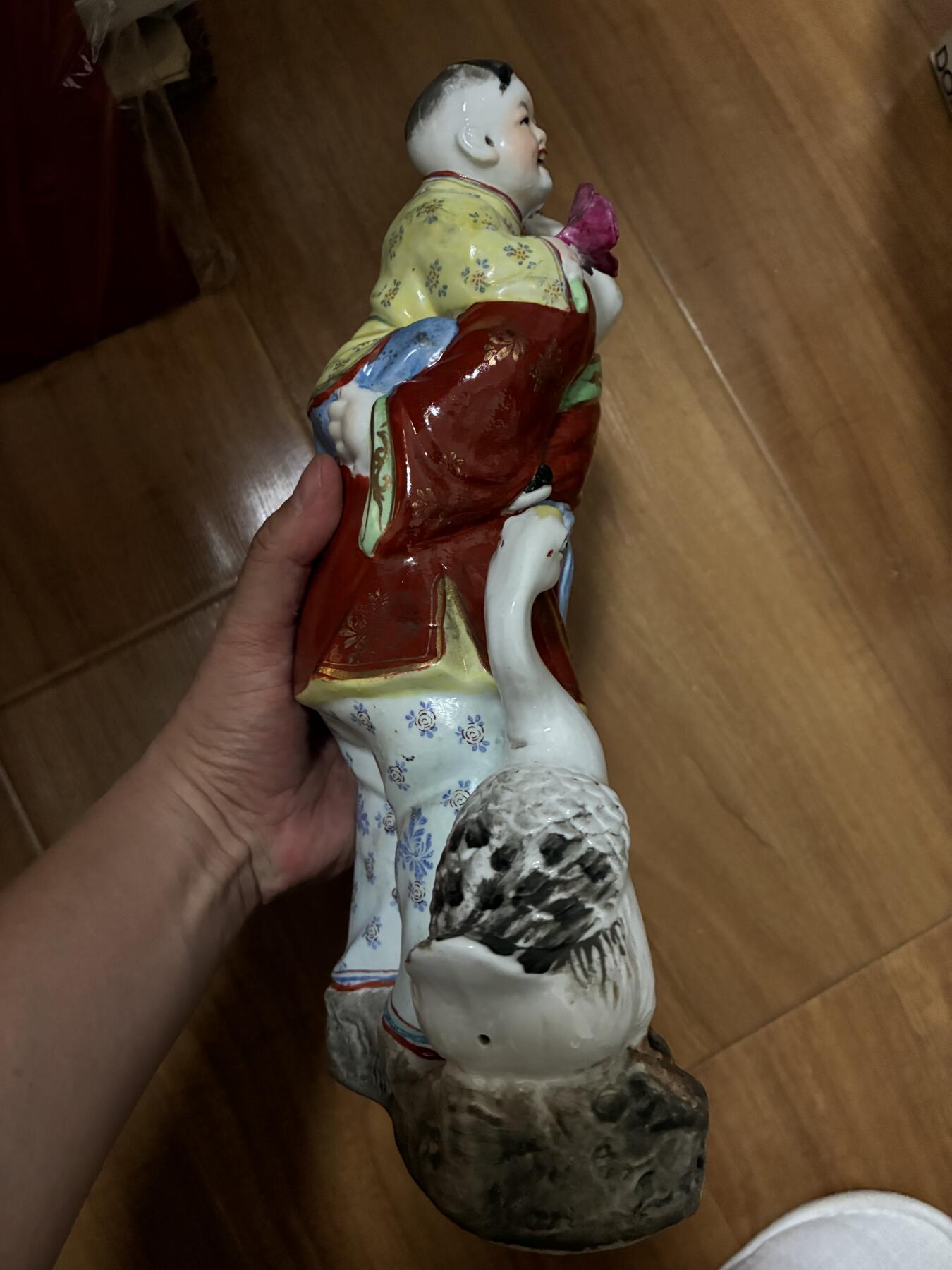 567景德镇粉彩哥弟情深瓷像摆件