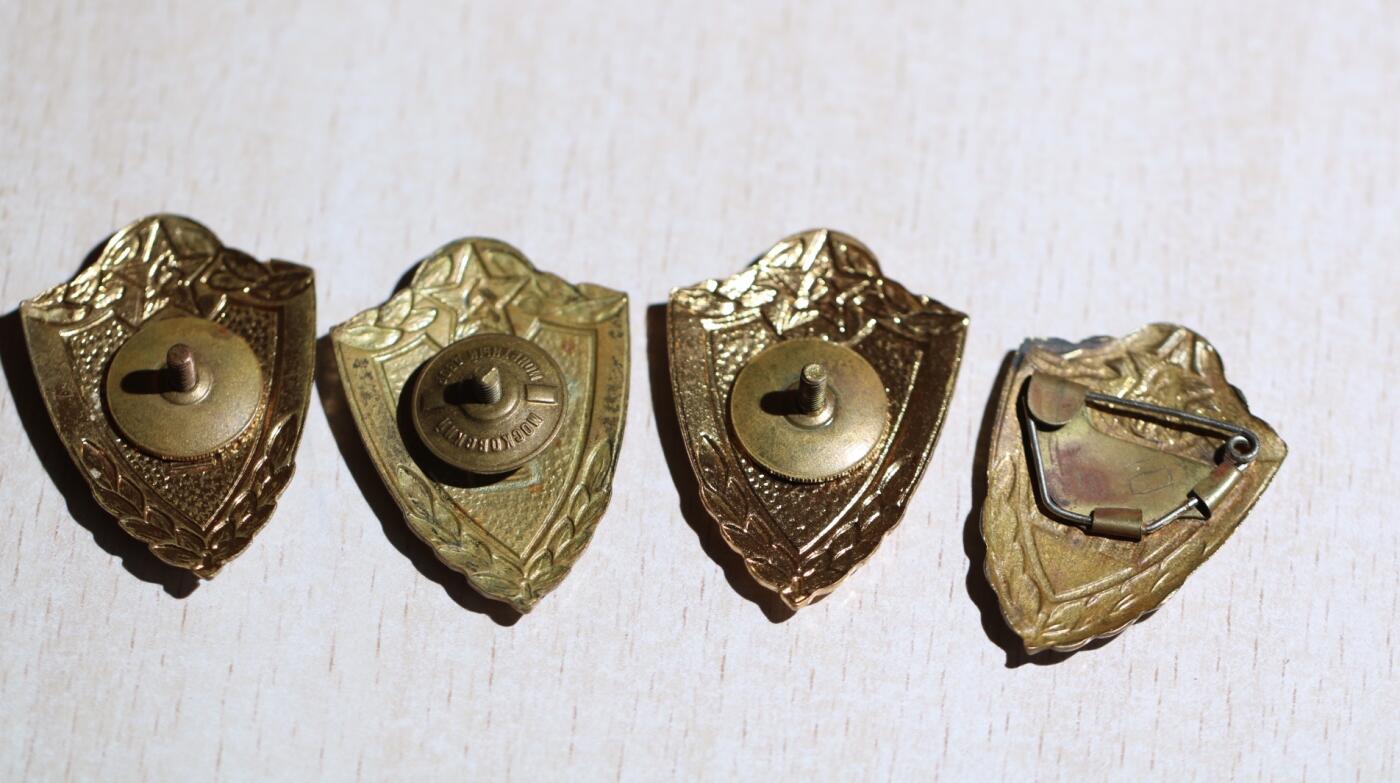 大猫徽章拍卖 第284期 苏联全铜珐琅士兵等级证章。一组全4枚。