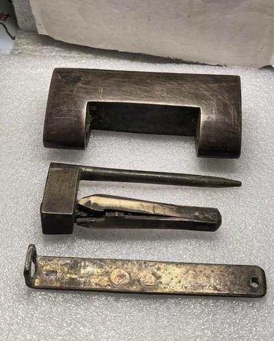 江南站杂项场 - 铜锁带钥匙，可以打开