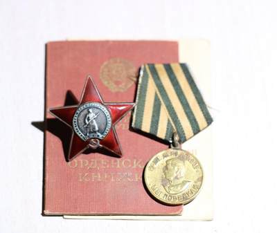 大猫徽章拍卖 第284期 - 苏联红星战德套章 女军医 档案齐全 带证书 红星珐琅12点钟有修