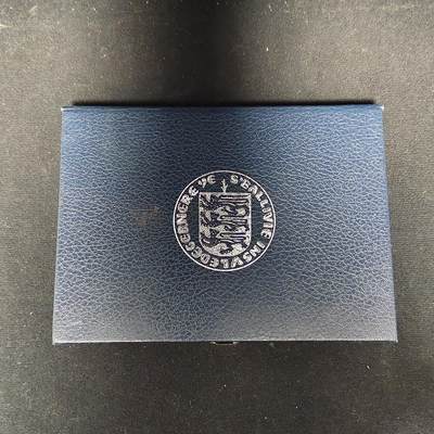 【全场包邮】纯粹捡漏拍485场（免费代拍第22场） - 【稀少】根西1985年官方发行英系经典塑盒装精制套币-含2镑解放40周年精制克朗币-量2500-PS10