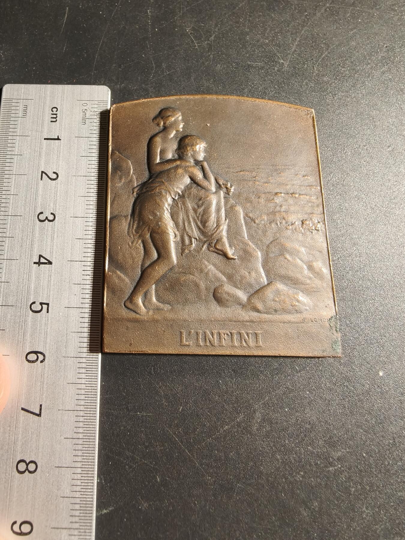 老王徽章第169期 法国“无限”方形大铜章    皮埃尔勒努瓦作品    新艺术风格    尺寸59×49mm.    重量85.3g