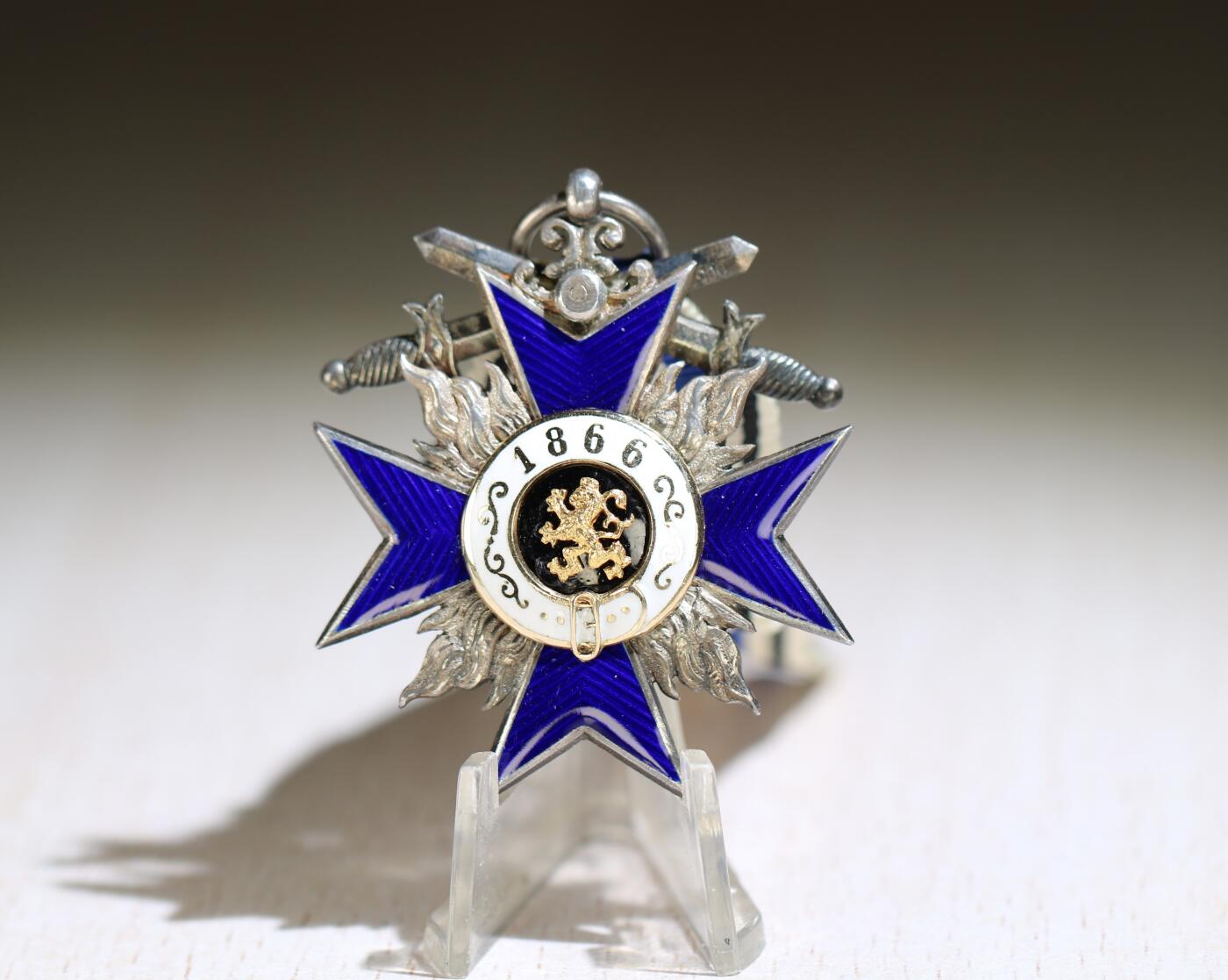 大猫徽章拍卖 第284期 德国 巴伐利亚军事功勋勋章  mvo4 银制 带剑，经典设计