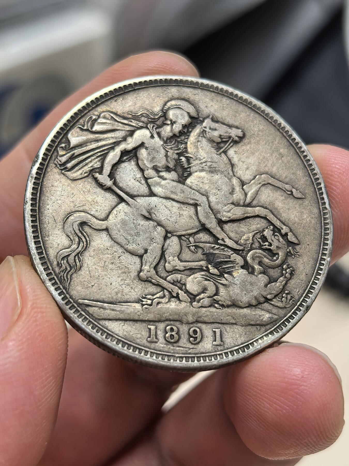 博洋堂世界钱币拍卖第151期（全场包邮） 英国1891年维多利亚高冠马剑克朗银币，边有些小磕