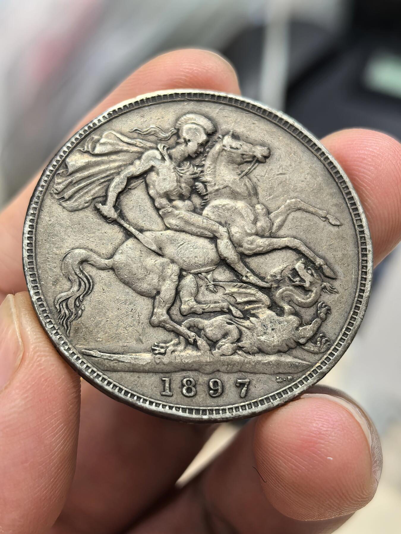 博洋堂世界钱币拍卖第151期（全场包邮） 英国1897年维多利亚批纱马剑克朗银币，边有些小磕