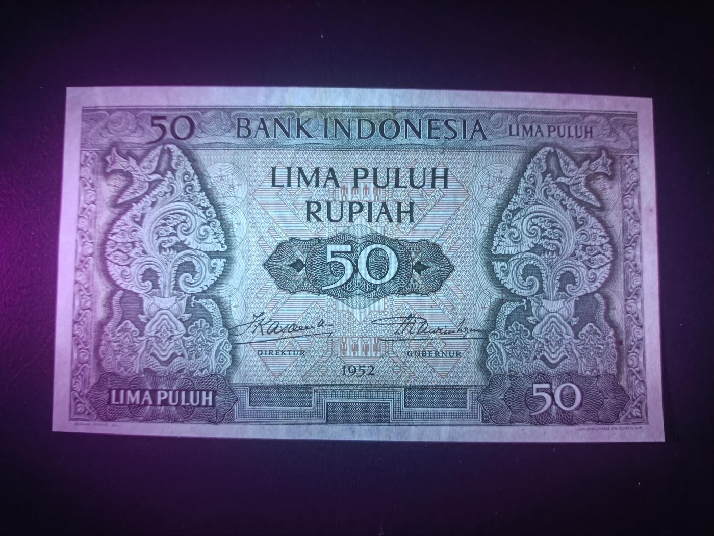 2025十二月第三期，总208期 印度尼西亚1952版50卢比UNC-背面有揭薄，传统纹饰