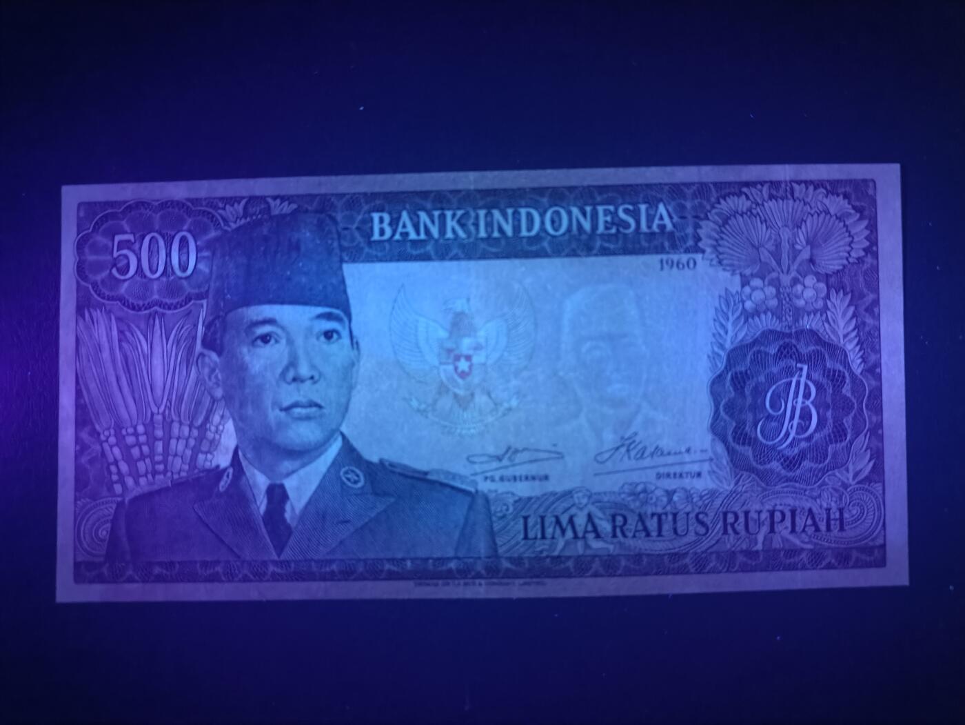 2025十二月第三期，总208期 印度尼西亚1960版500卢比流通好品XF，稀有短号无47，苏加诺水印