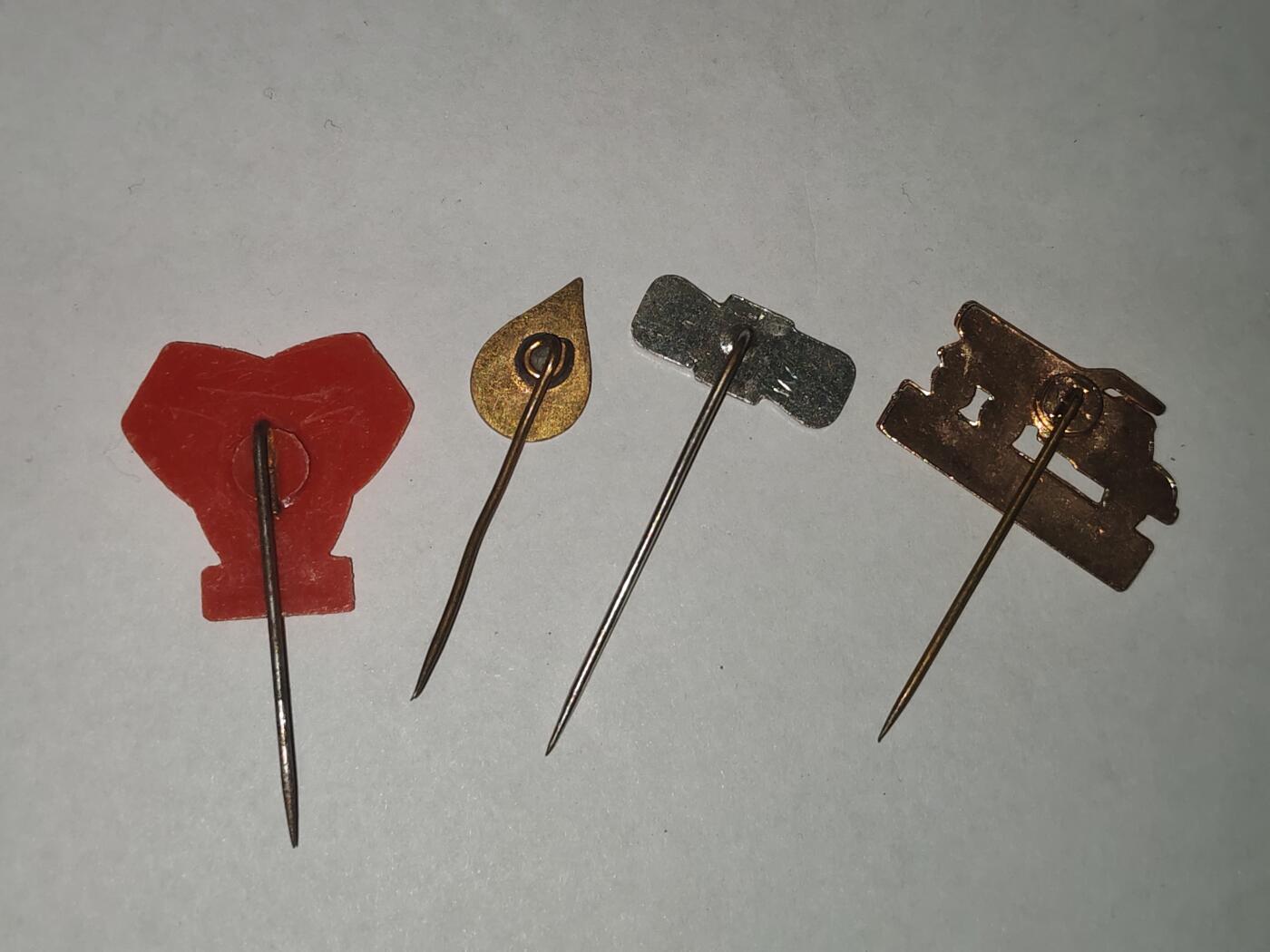 韵星假日拍卖第三十二期 -- Rimey Holidays Auction 32 民主德国插针一组