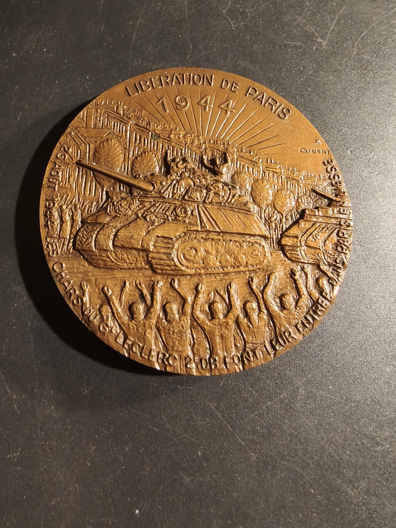 老王徽章第169期 法国1944年巴黎解放大铜章     直径68mm.    重量188.1g